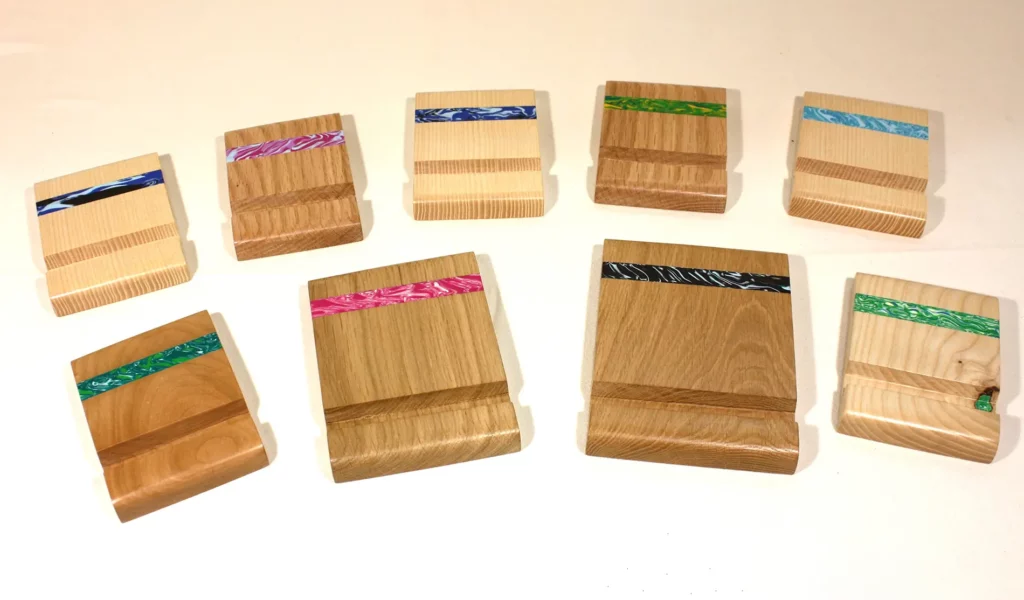 Collection de supports en bois pour téléphone portable ou tablette tactile