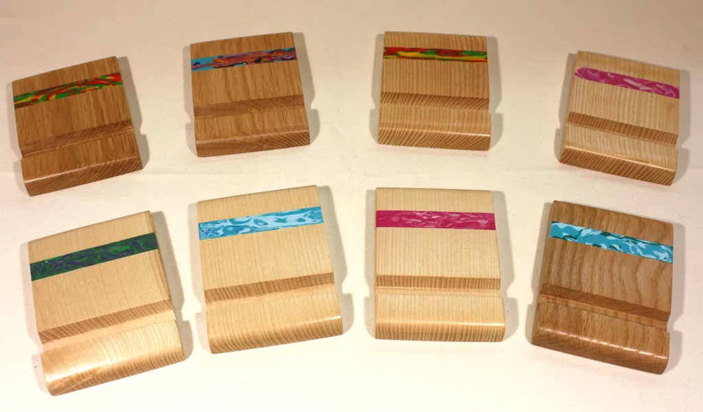 Collection de supports en bois pour téléphone portable ou tablette tactile