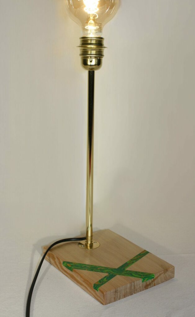 1 Lampe sur socle avec 2 lignes IMG_6913